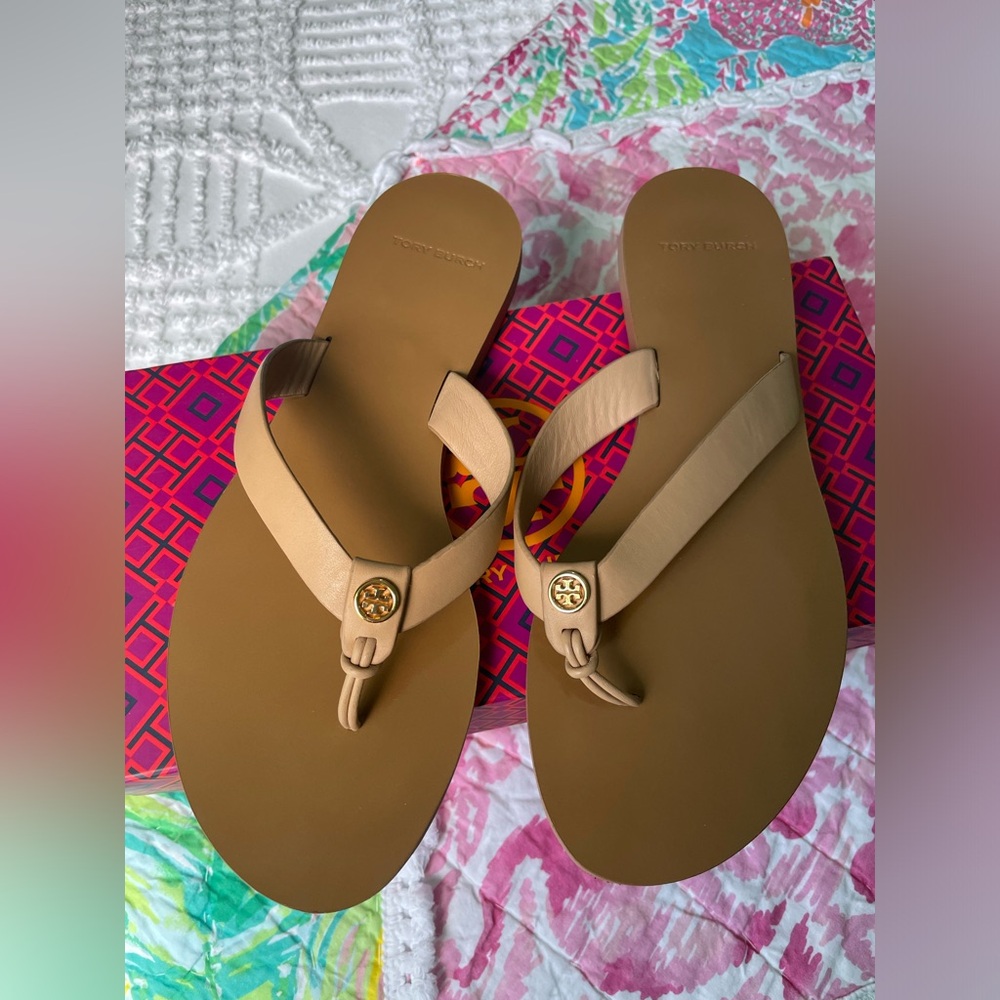 Tory Burch Manon Thong. VGUC, only worn a few times. Box not included.